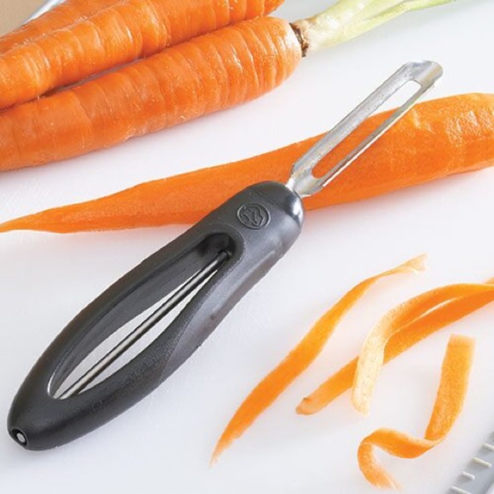 PAMPERED CHEF VEGETABLE PEELER